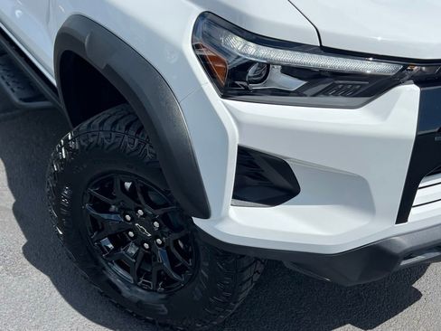 Used 2025 Chevrolet Colorado ZR2 w/ Midnight Edition AWD/4WD image 2