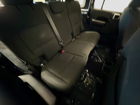 Used 2018 Jeep Wrangler Unlimited Sport S AWD/4WD image 14