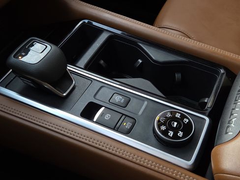 Used 2024 Nissan Pathfinder Platinum w/ Cargo Package image 28