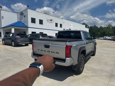 Used 2024 Toyota Tacoma TRD Off-Road AWD/4WD image 11