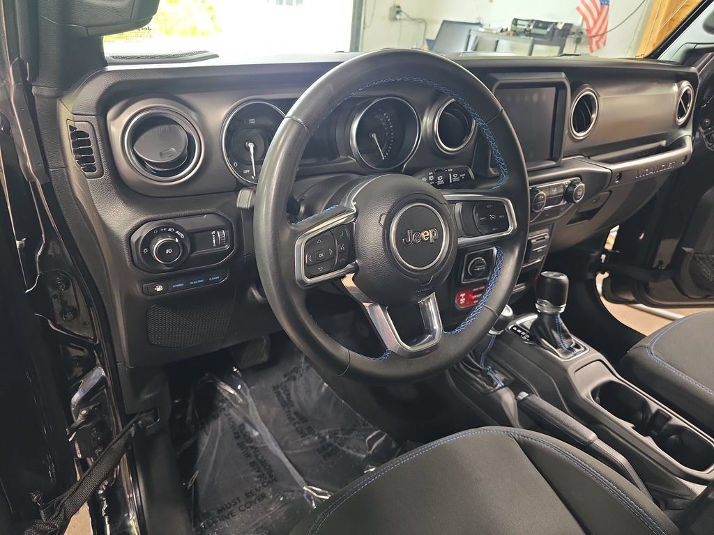 Used 2023 Jeep Wrangler Unlimited Rubicon 4xe AWD/4WD image 15