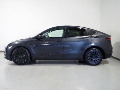 Used 2025 Tesla Model Y Long Range AWD/4WD image 9