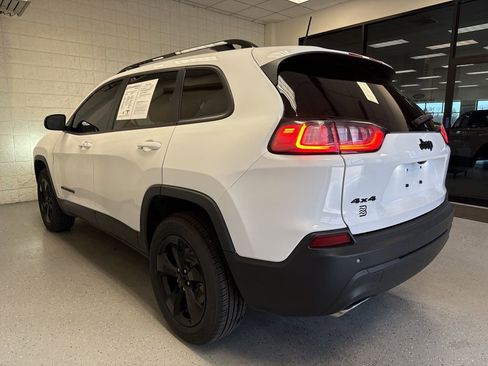 Used 2020 Jeep Cherokee Latitude Plus AWD/4WD image 3