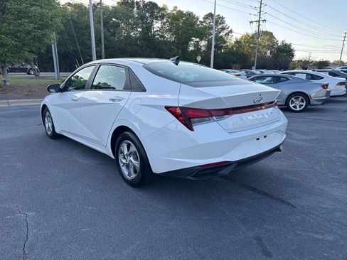 Used 2023 Hyundai Elantra SE FWD image 5