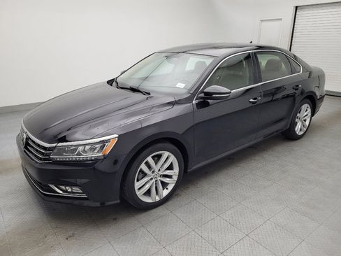Used 2018 Volkswagen Passat 2.0T SE FWD image 2