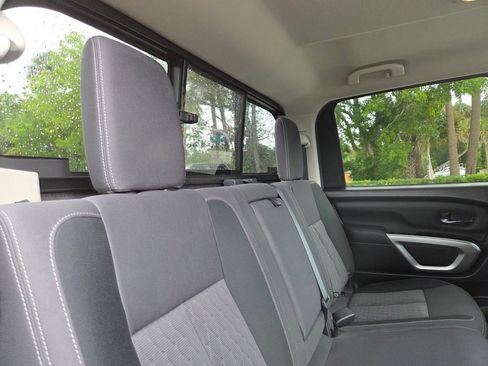 Used 2021 Nissan Titan SV RWD image 14