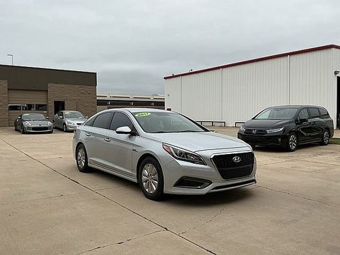 Used 2017 Hyundai Sonata SE FWD image 3