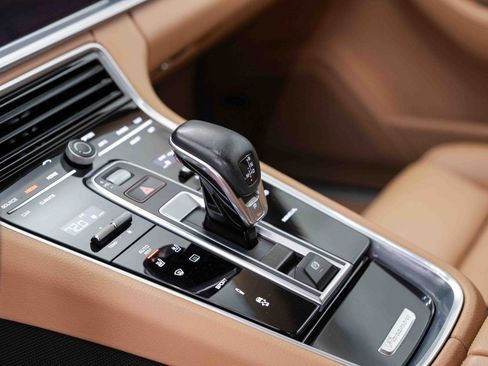 Used 2018 Porsche Panamera image 25