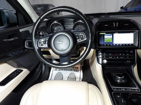 Used 2017 Jaguar XE Prestige AWD/4WD image 14