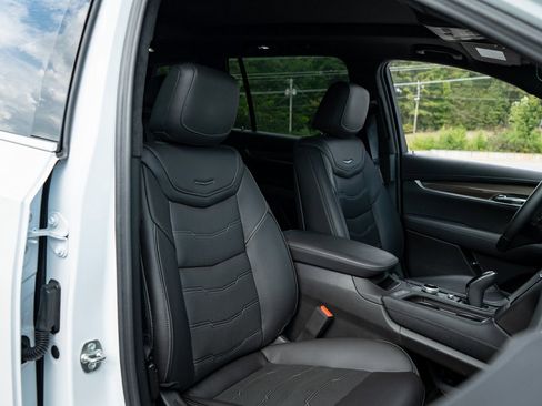 Used 2024 Cadillac XT6 Premium Luxury w/ Platinum Package image 24