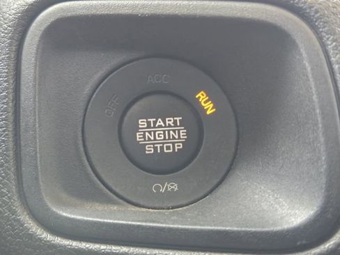 Used 2024 Jeep Gladiator Sport AWD/4WD image 21