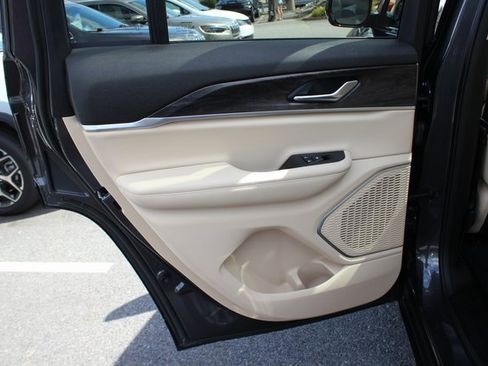 Used 2022 Jeep Grand Cherokee Limited image 23