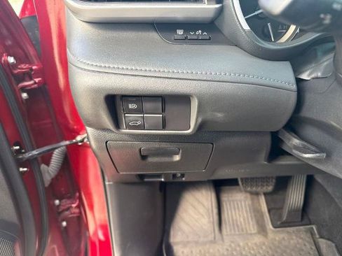 Used 2022 Toyota Highlander XLE FWD image 22