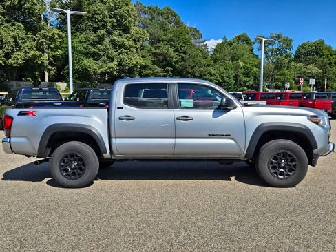 Used 2023 Toyota Tacoma SR5 w/ SX Package AWD/4WD image 7