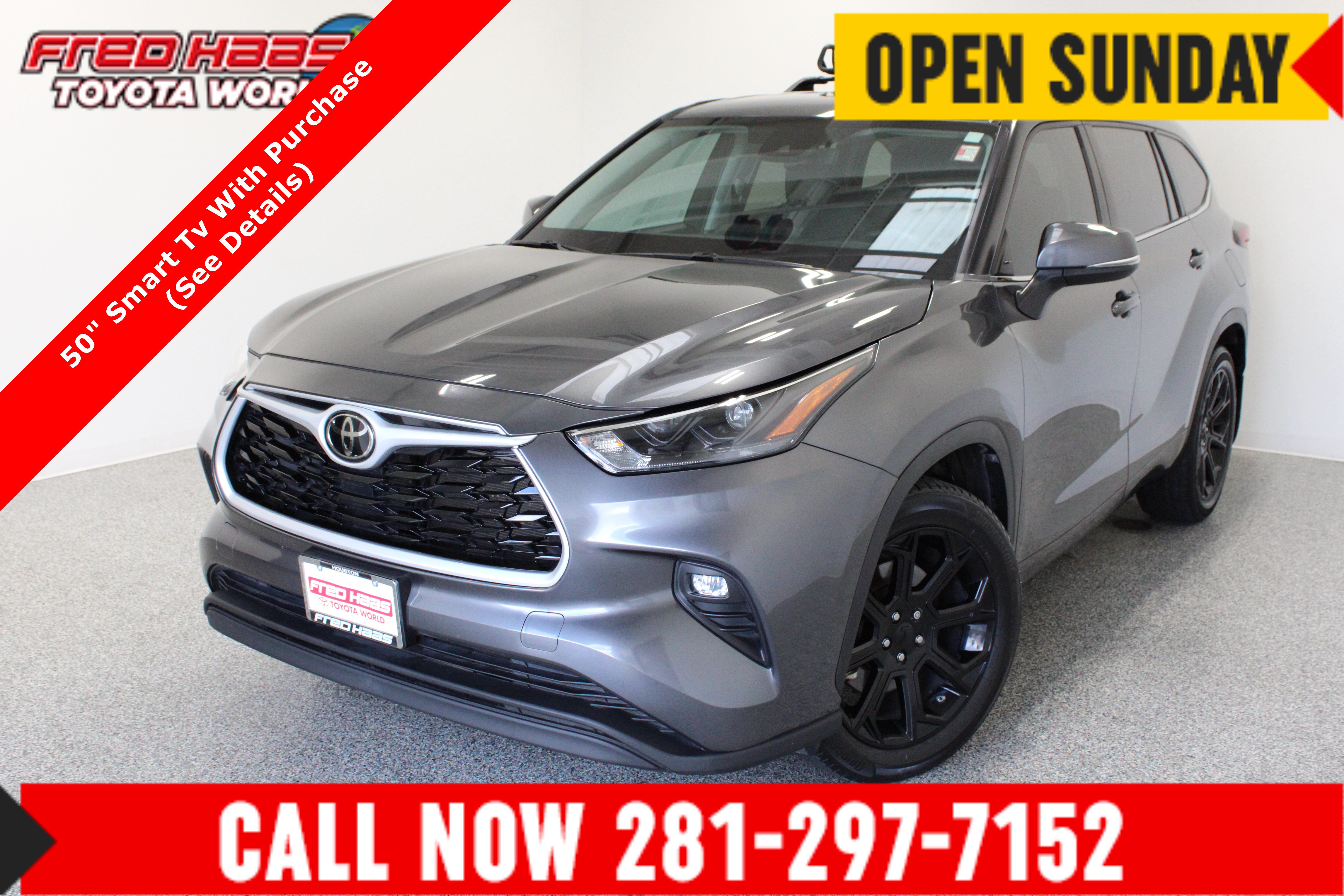 Used 2023 Toyota Highlander LE FWD image 1