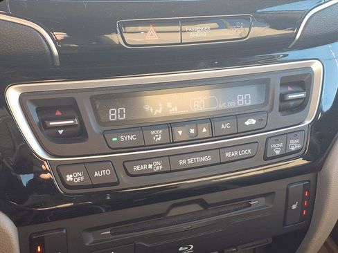 Used 2020 Honda Pilot Touring image 9