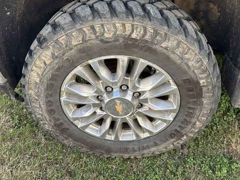 Used 2022 Chevrolet Silverado 3500 High Country w/ Z71 Off-Road Package image 3