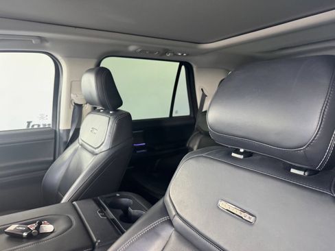 Used 2025 Ford Expedition Platinum AWD/4WD image 10