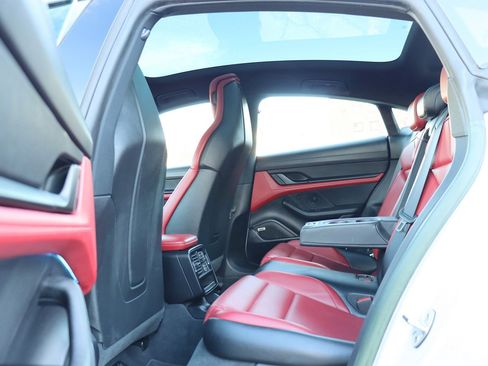 Used 2023 Porsche Taycan image 15