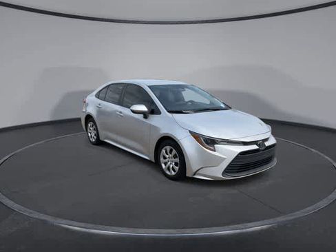 Used 2023 Toyota Corolla LE FWD image 2