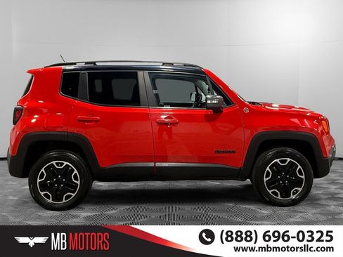 Used 2017 Jeep Renegade Trailhawk w/ Premium Trailhawk Package AWD/4WD image 2