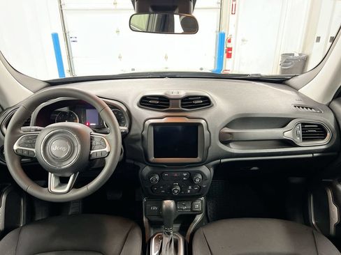 Used 2023 Jeep Renegade Latitude AWD/4WD image 10