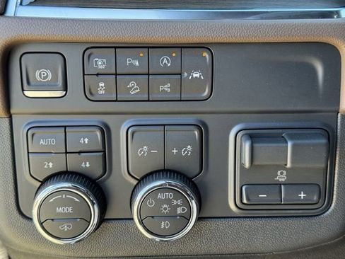 New 2026 Chevrolet Suburban High Country image 18