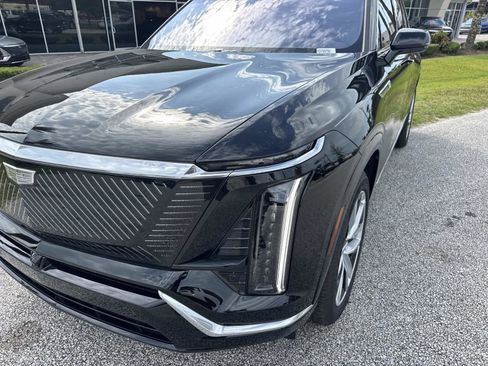 New 2026 Cadillac Vistiq Luxury AWD/4WD image 9
