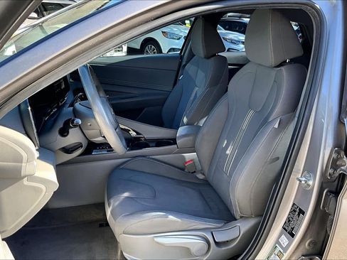 Used 2023 Hyundai Elantra SEL w/ Convenience Package image 8