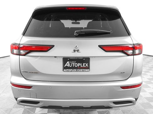 Used 2023 Mitsubishi Outlander SE FWD image 6