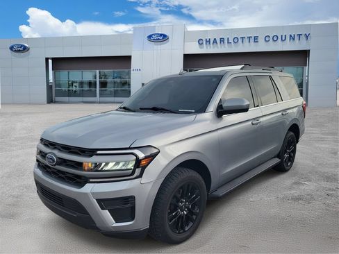Used 2024 Ford Expedition XLT RWD image 2