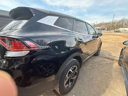 Used 2025 Kia Sportage LX image 11
