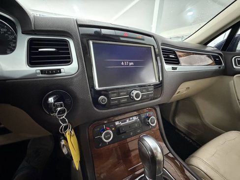 Used 2012 Volkswagen Touareg VR6 image 30