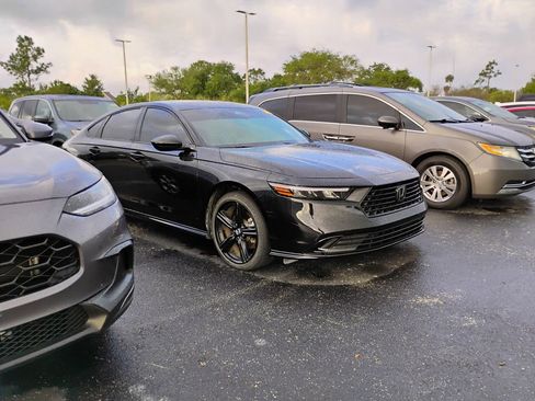 Used 2024 Honda Accord Sport image 2