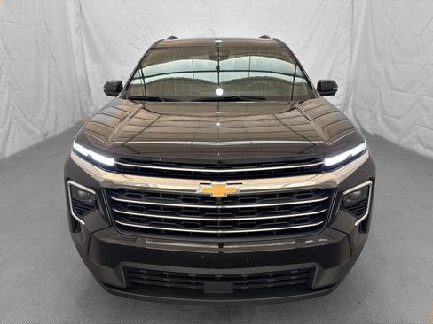 Used 2024 Chevrolet Traverse LT FWD image 2