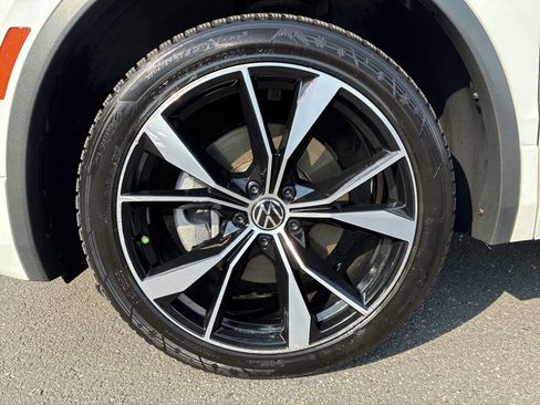 Used 2022 Volkswagen Tiguan SEL R-Line AWD/4WD image 18
