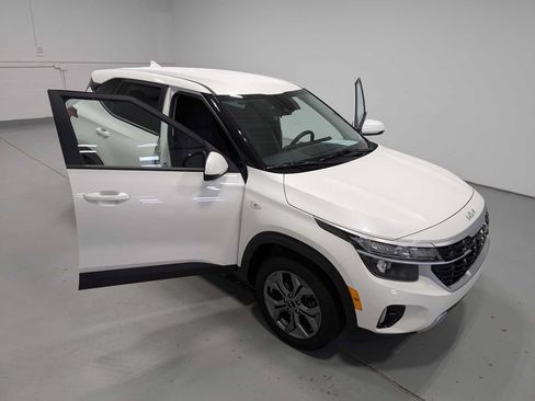 Used 2024 Kia Seltos LX AWD/4WD image 16