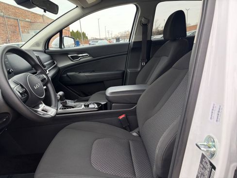 Used 2025 Kia Sportage LX FWD image 24