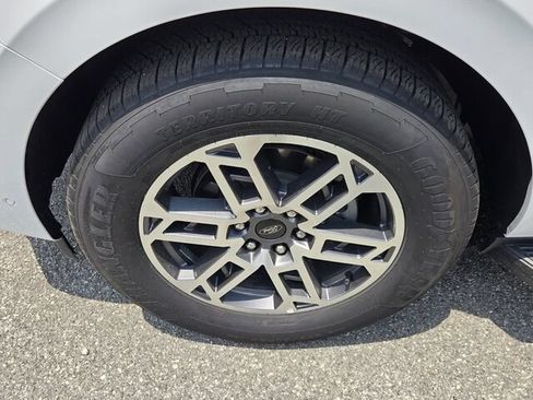 Used 2025 Ford Expedition Active RWD image 18