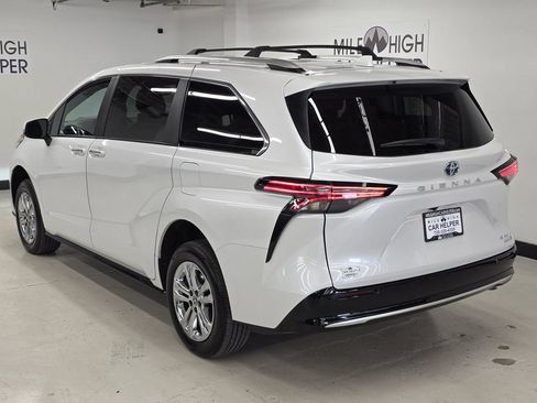 Used 2024 Toyota Sienna Platinum AWD/4WD image 11