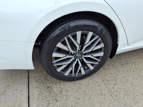 Used 2023 Nissan Altima 2.5 SV FWD image 6