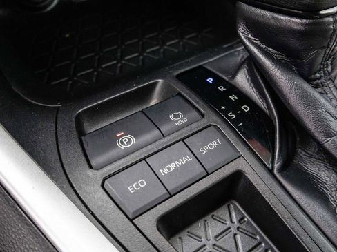 Used 2019 Toyota RAV4 XLE w/ Convenience Package FWD image 25