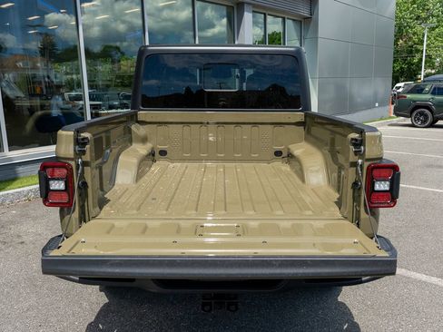 Used 2026 Jeep Gladiator Sport AWD/4WD image 7