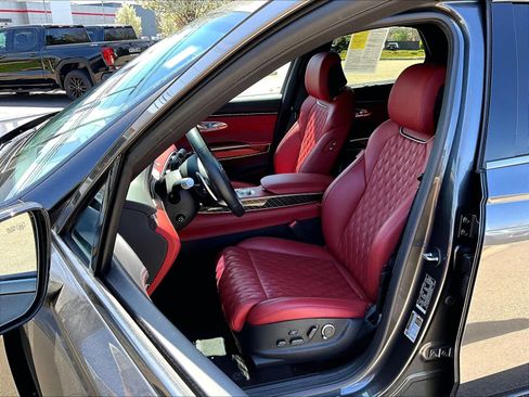 Used 2024 Genesis GV70 3.5T Sport w/ Sport Prestige Package AWD/4WD image 10