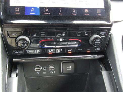 Used 2023 Jeep Grand Cherokee L Limited AWD/4WD image 20
