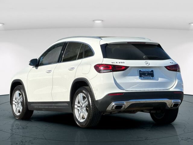 Used 2021 Mercedes-Benz GLA 250 4MATIC w/ Premium Package image 4