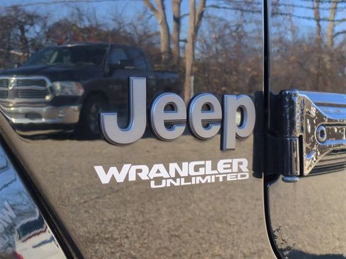 Certified 2019 Jeep Wrangler Unlimited Sahara w/ Quick Order Package 24M Moab image 12