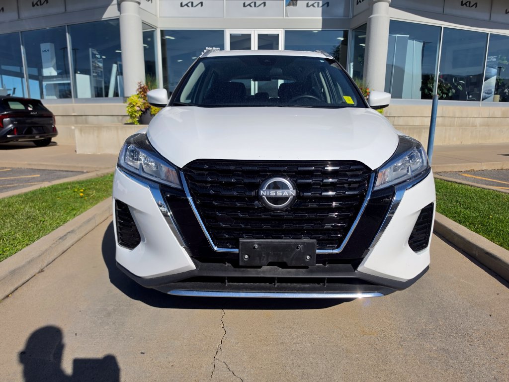 Used 2023 Nissan Kicks SV FWD image 2