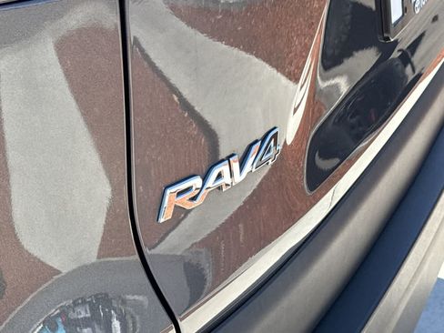 Used 2021 Toyota RAV4 LE w/ Carpet Mat Package (TMS) AWD/4WD image 9