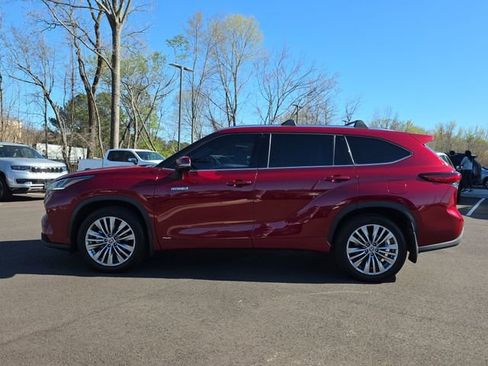 Used 2021 Toyota Highlander Platinum image 2